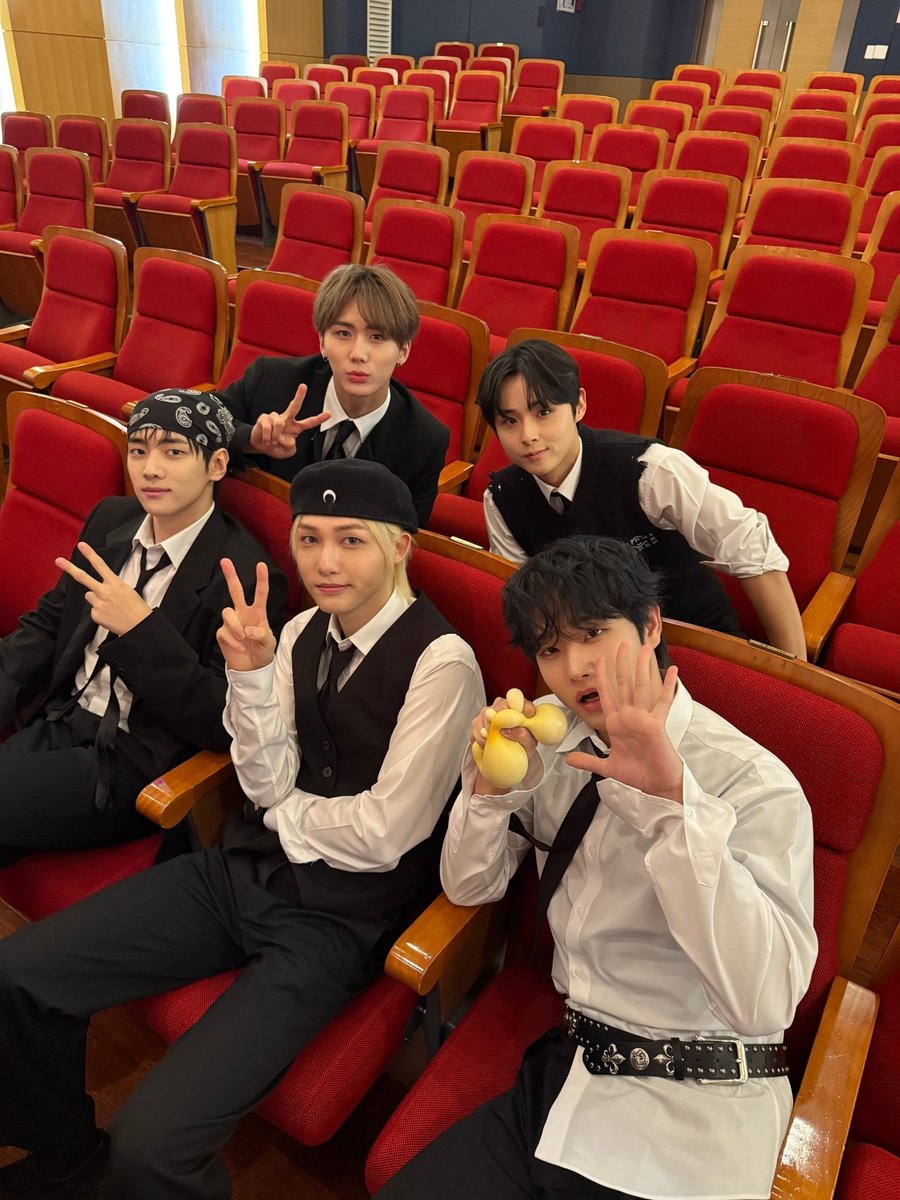 [📸] 251114 조은뮤직

😘✨️🩵

#DKZ #디케이지
#TASTY #테이스티
#ReplayMyAnthem