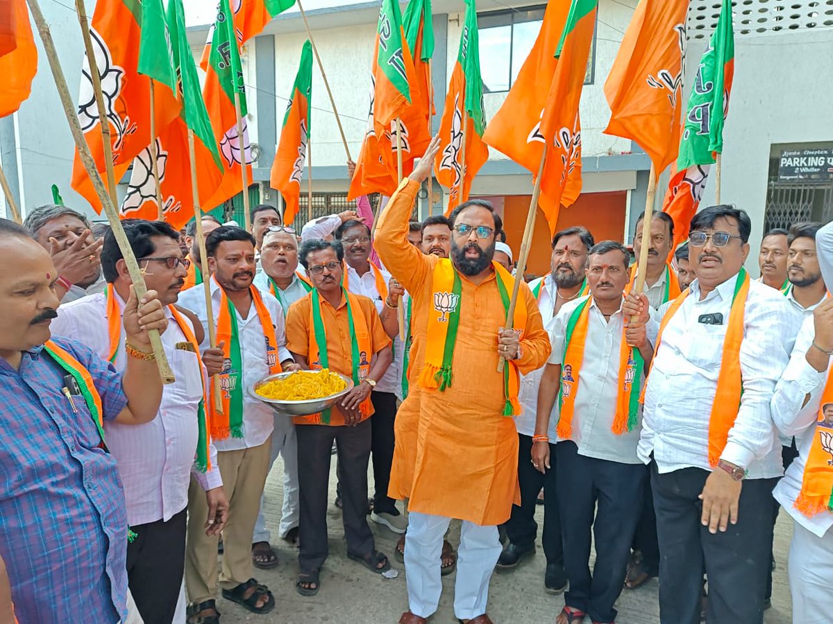 sambhajipatil77's tweet image. बिहार है भाजपा और विकास के संग...🪷

भारतीय जनता पार्टी व संयुक्त जनता दल प्रणित एनडीए आघाडीने  बिहार विधानसभा निवडणुकीत मिळवलेल्या ऐतिहासिक विजयाबद्दल या विजयाचे शिल्पकार देशाचे लोकप्रिय पंतप्रधान मा.ना.श्री. नरेंद्रजी मोदी, गृहमंत्री मा.ना.श्री. अमितभाई शहा, भाजपा राष्ट्रीय…