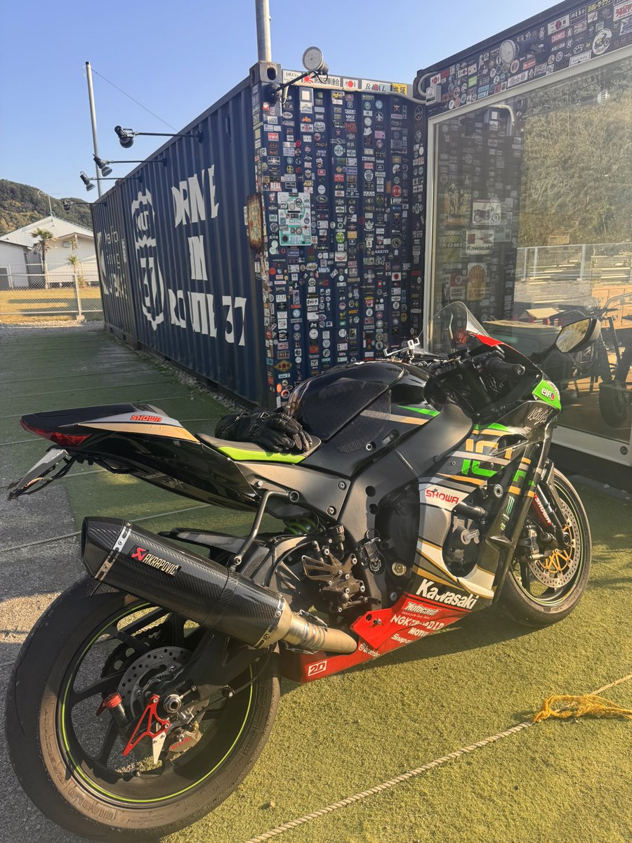 らしくない時間に、らしくない場所。足も燃調も間に合うのか？これ。