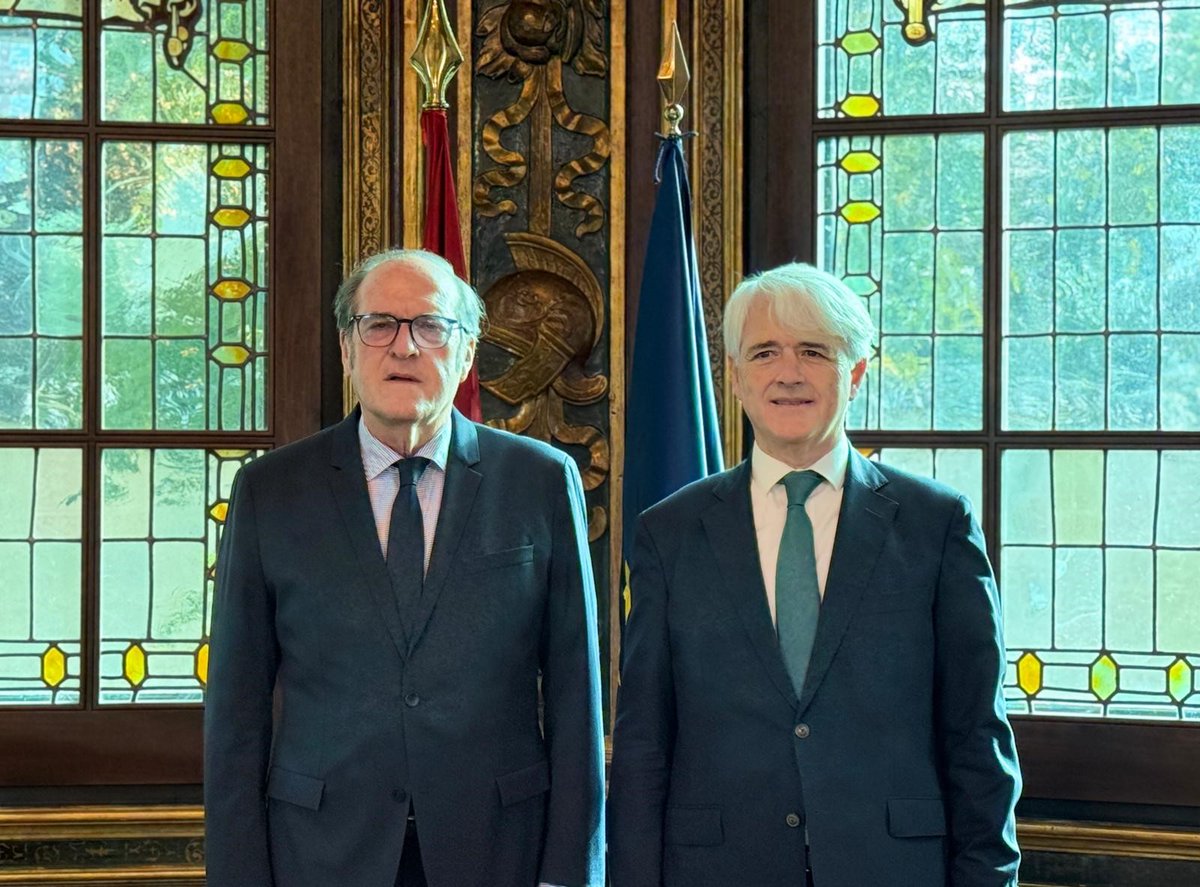 Á. Gabilondo se ha reunido con presidente de <a href="/Abogacia_es/">Abogacía Española</a> Salvador González 
<a href="/SGMSALVADOR1/">SALVADOR GONZALEZ</a> informó al <a href="/DefensorPuebloE/">Defensor del Pueblo</a> de actuaciones que realizan en materia de derechos fundamentales.
También conversaron sobre la nueva Ley de Servicio Público de Justicia 
defensordelpueblo.es/noticias/justi…