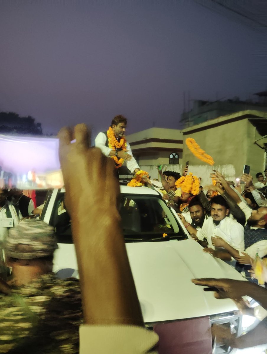 जीत के बाद पहली तस्वीर,
शुक्र अल्लाह, शुक्रिया अमौर बैसा की जनता