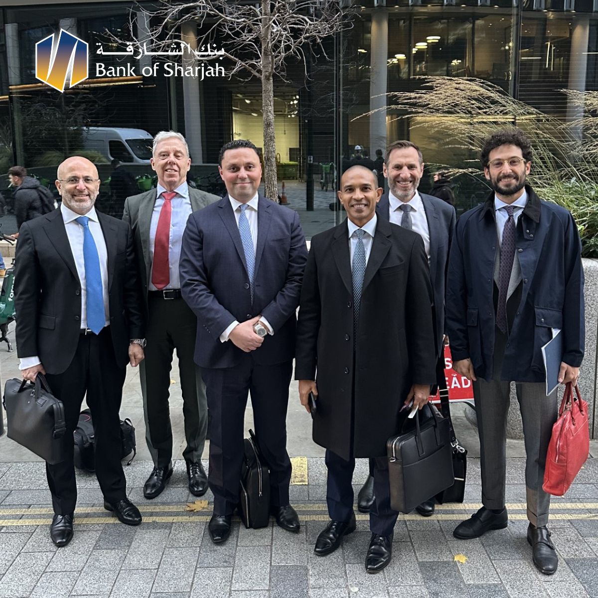 تمكن بنك الشارقة من تسعير إصدار سندات لأجل خمس سنوات بقيمة 500 مليون دولار أمريكي في الأسواق الدولية بنجاح، وبعائد سنوي يبلغ 4.875%، حيث حظي الإصدار بإقبال استثنائي من المستثمرين العالميين، إذ تجاوزت طلبات الاكتتاب مبلغ 1.8 مليار دولار أمريكي، أي بمعدل تغطية بلغ نحو 3.6 مرات.