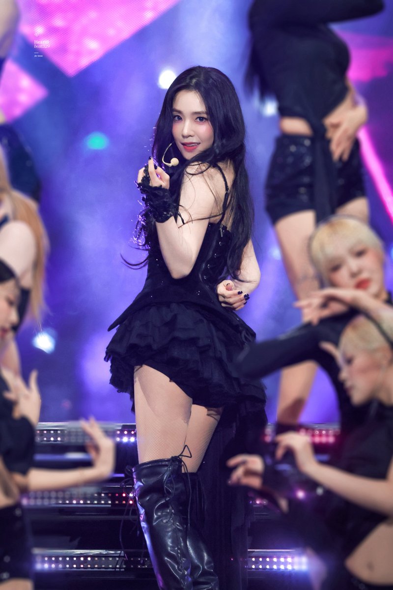HeartB_beat329's tweet photo. 251114 KGMA

#아이린 #IRENE https://t.co/XGjadFgnIr