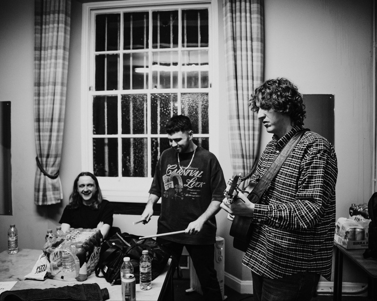 Shambolics tweet media