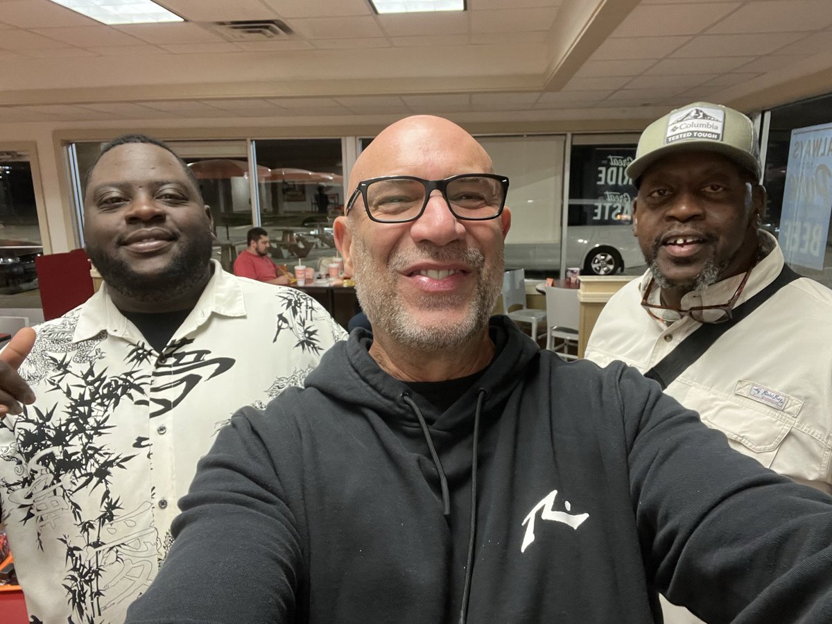 Rob_DeLuca's tweet photo. Houma, Louisiana: meetings with Tommy Combs down in the Bayou. Over 25 saved, many healed and baptised in the fire of God. The last pic is at Whataburger, preached the gospel to these guys sitting next to me, they got saved while everyone in the place watched. #revival https://t.co/IQEkTQ3X8P