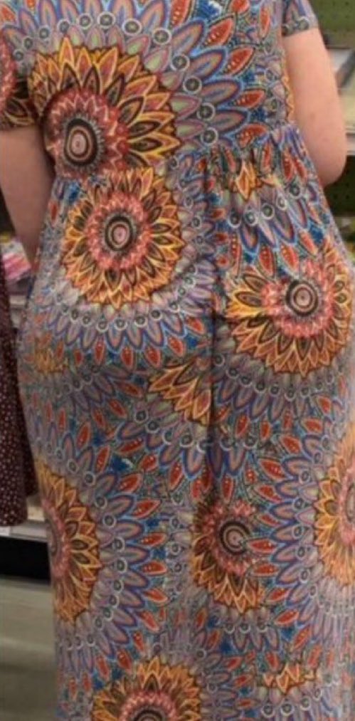 ماما توتي في الغدي مش لابسه فرعه 
العريييضه🤤❤️