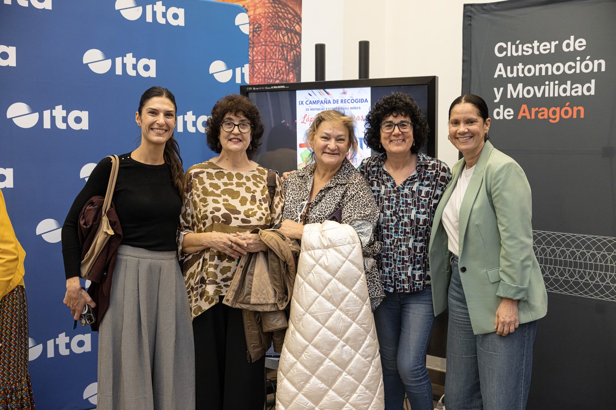 Más de 80 empresas —incluida Enganches Aragón— participamos en la IX Campaña #LápicesYSonrisas. Más de 200 cajas de material escolar para apoyar a la infancia vulnerable.
Una iniciativa ya global.
Gracias a todo nuestro equipo por sumar trayendo material. ¡Sois enormes! 👏✨