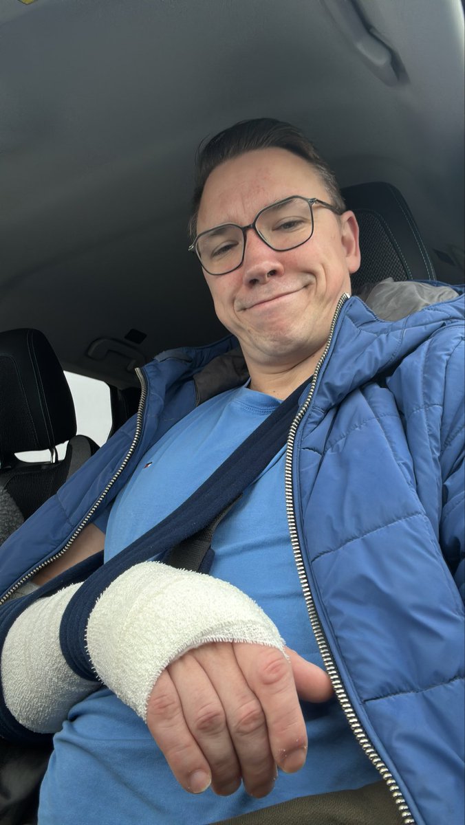 Geopereerd en in afwachting van een <a href="/thuisbezorgd/">Thuisbezorgd.nl</a> bestelling. Twee uur later en het restaurant zegt nog geen bezorger gezien te hebben en Thuisbezorgd wijst naar 't restaurant. Oh en de chatbot helpt ook geweldig door dezelfde vraag te blijven stellen  🙃🤪