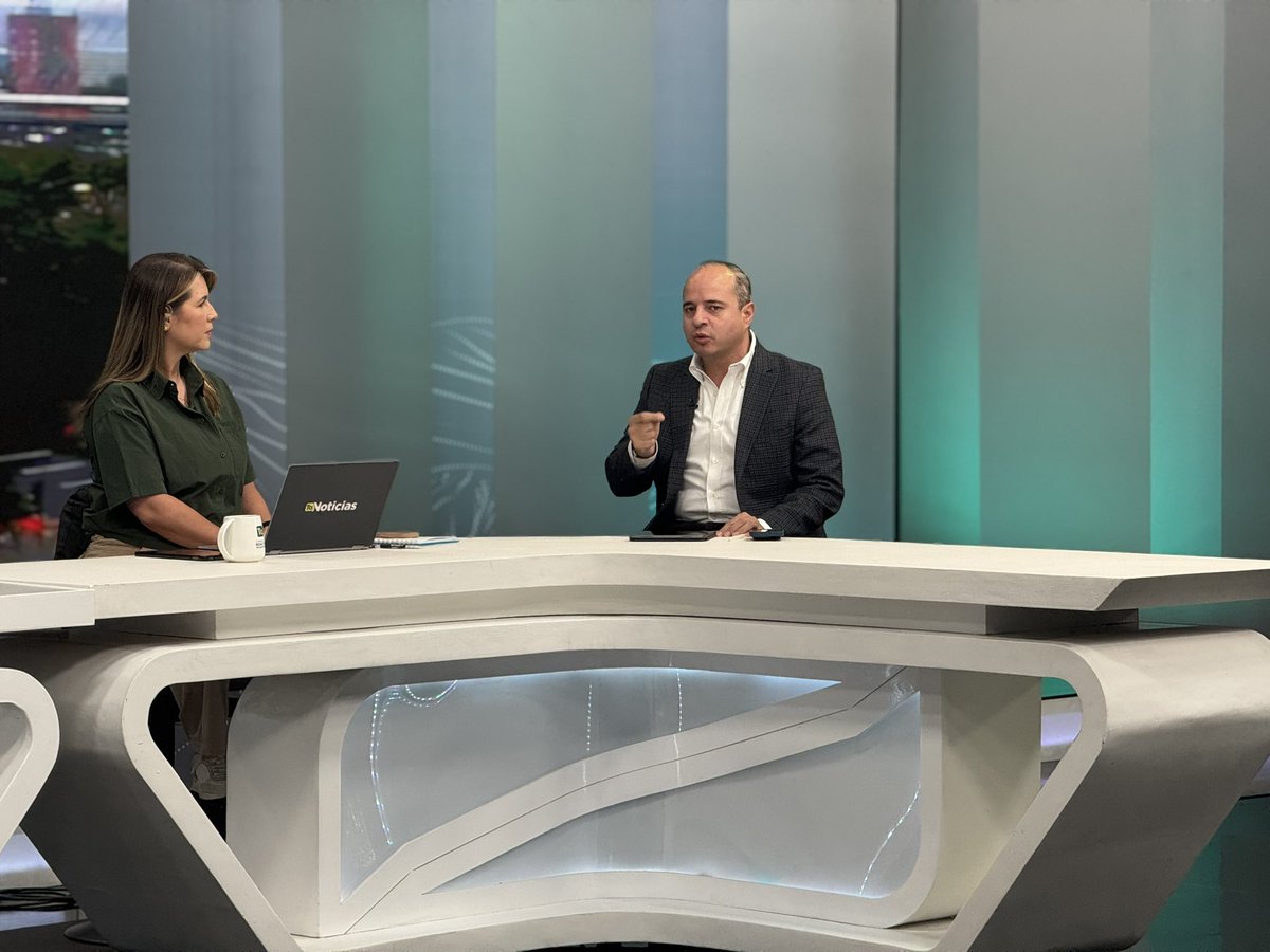 Juan_EspinalR's tweet photo. #NoParamos
Entrevista en @Teleantioquia #ConsejoTA
Compartimos con los antioqueños la importante noticia de la Ley que declaró al Río Aburrá como Sujeto de derechos. Importante iniciativa que lideramos con la senadora @PaolaHolguin
@CeDemocratico 🇨🇴🇨🇴🇨🇴 https://t.co/AX7JJXfNNi