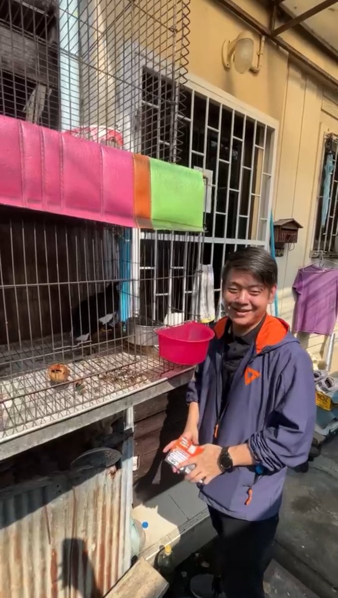 MickPple's tweet photo. ลงพื้นที่ชุมชนถนนวัดสุคันธาราม ���ระชาสัมพันธ์โครงการตรวจสายตา + แว่นยาวฟรี 15 พ.ย. 👓✨
ขอบคุณทุกคนที่ต้อนรับอบอุ่น 🙏🧡 ได้ฟังปัญหาเพื่อนำไปประสานแก้ไข
เจอนกขุนทองเลียนเสียง 😂🐦 และเรื่องฮาๆอีกมามายฮะ
พบกันในกิจกรรมของ สปสช. ครับ 👀💫 https://t.co/Gsbmlk4f0f