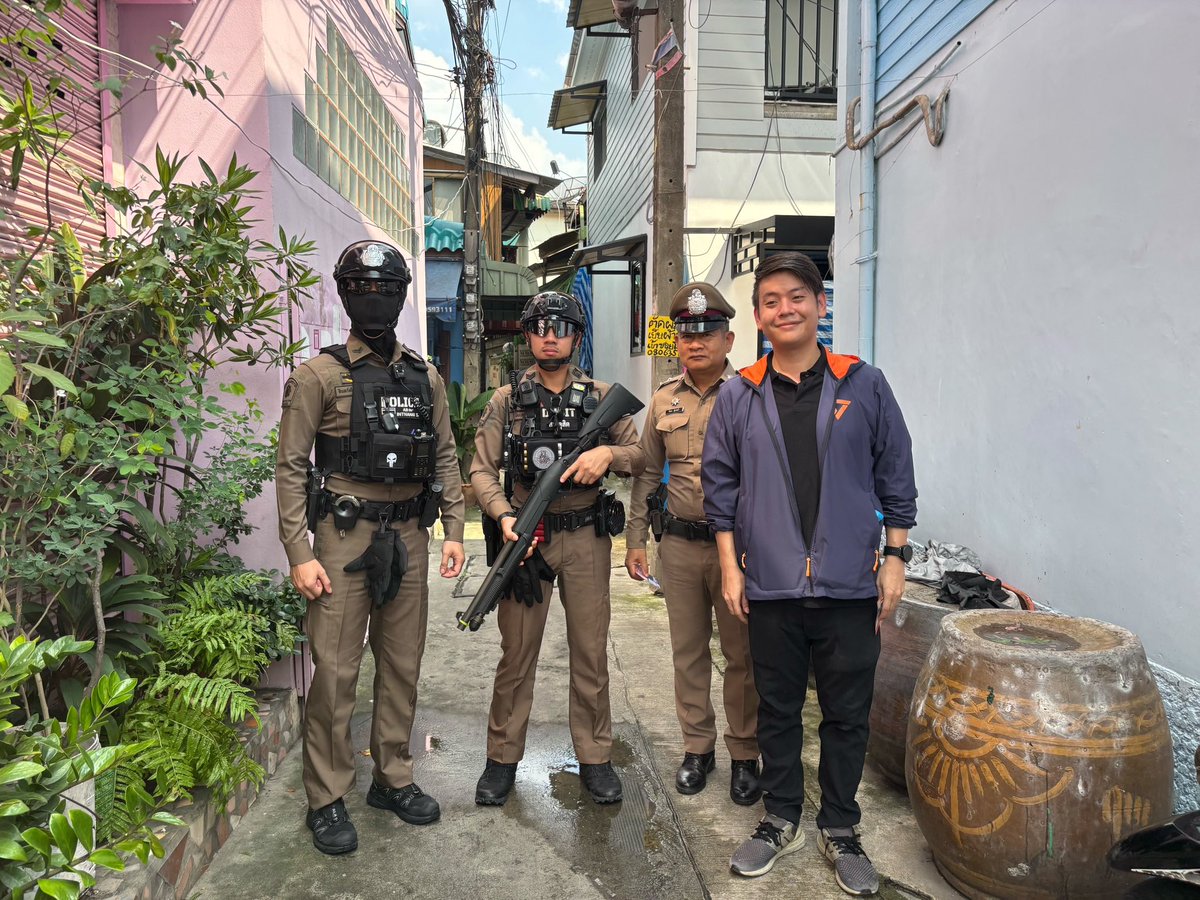 MickPple's tweet photo. ลงพื้นที่ชุมชนถนนวัดสุคันธาราม ���ระชาสัมพันธ์โครงการตรวจสายตา + แว่นยาวฟรี 15 พ.ย. 👓✨
ขอบคุณทุกคนที่ต้อนรับอบอุ่น 🙏🧡 ได้ฟังปัญหาเพื่อนำไปประสานแก้ไข
เจอนกขุนทองเลียนเสียง 😂🐦 และเรื่องฮาๆอีกมามายฮะ
พบกันในกิจกรรมของ สปสช. ครับ 👀💫 https://t.co/Gsbmlk4f0f