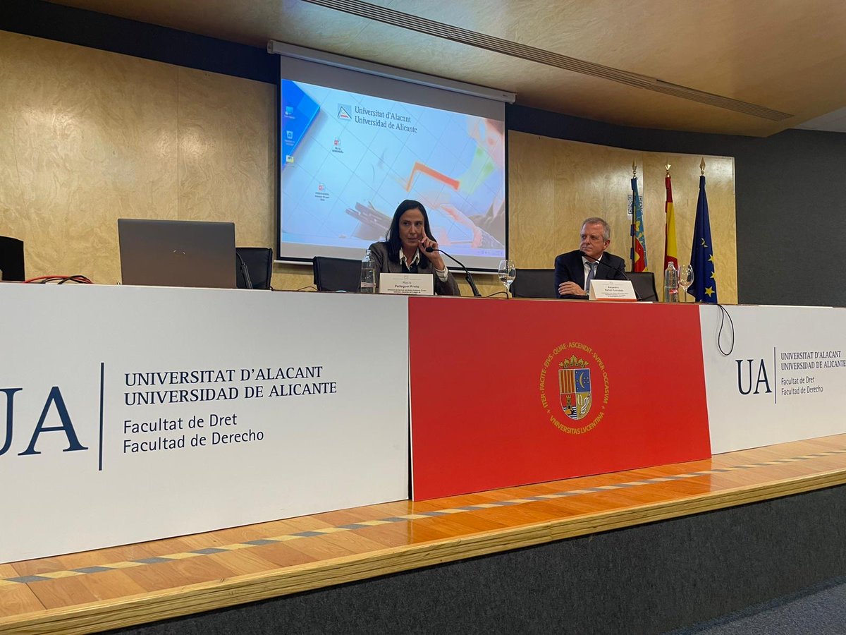 La directora del Servicio de Medio Ambiente, Consumidores y Usuarios de <a href="/Registrador_es/">Registradores de España</a> <a href="/rpertepri/">Rocio Perteguer</a> clausura la jornada de apertura de la Cátedra #BienvenidoOliver con la conferencia 'Apartamentos y alquileres de corta duración' #NRUA <a href="/UA_Universidad/">Universidad de Alicante UA</a> #Formación