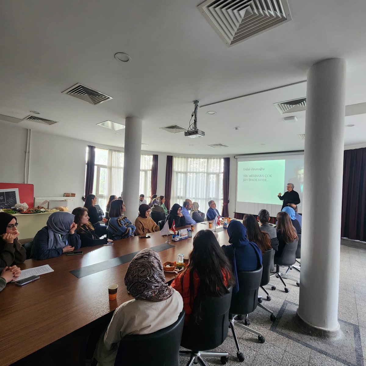 SBUDETUAM's tweet photo. Yeni gelen öğrencilerimiz ile eski öğrencilerimizin bir araya geldiği oryantasyon programımız, Erdal Uzungil Bey’in ilham verici söyleşisiyle renk kazandı. 🌟
Katılım gösteren tüm öğrencilerimize ve değerli konuşmacımıza teşekkür ediyor, yeni dönemde başarılar diliyoruz! 💫
@erdaluzunoglu