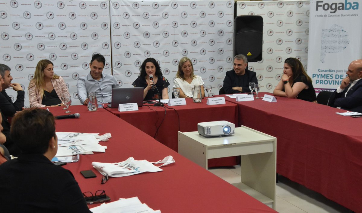 Presentación de las herramientas financieras de <a href="/Fogaba/">FOGABA</a>, junto a su presidenta <a href="/verowej/">Verónica Wejchenberg</a> en la sede de la <a href="/upsouniversidad/">Universidad Provincial del Sudoeste - UPSO</a> en Bahía Blanca. El encuentro reunió a representantes de industria, comercio, pymes y emprendimientos para difundir las oportunidades de acceso al crédito que