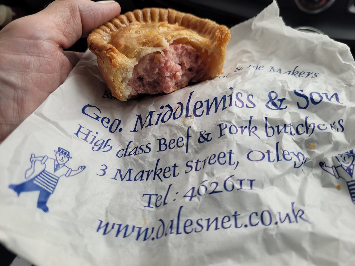 BlokeFromCas's tweet image. Work today has taken me to #Otley among other places, so snap time features one of the finest growlers known to mankind.
Warm, too... 😋
#soulfood #porkpie