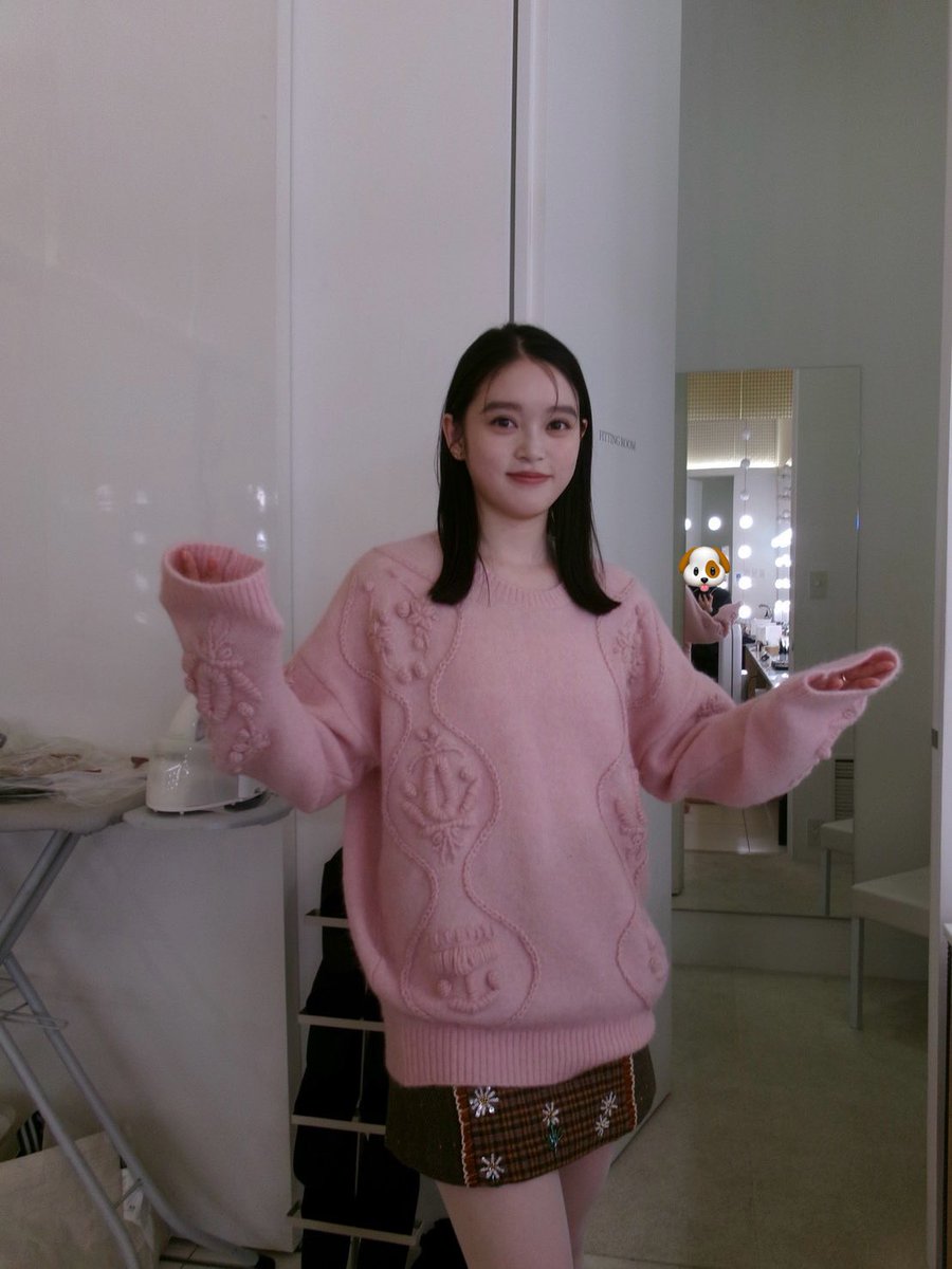 takaishi__akari's tweet image. 「美的 」1月号
表紙を務めさせていただきました。
とても嬉しいです。ありがとうございます！
３つとも違う雰囲気なのでヘアメイクの変化も含めて楽しい撮影でした。11/21発売です☺︎ #美的