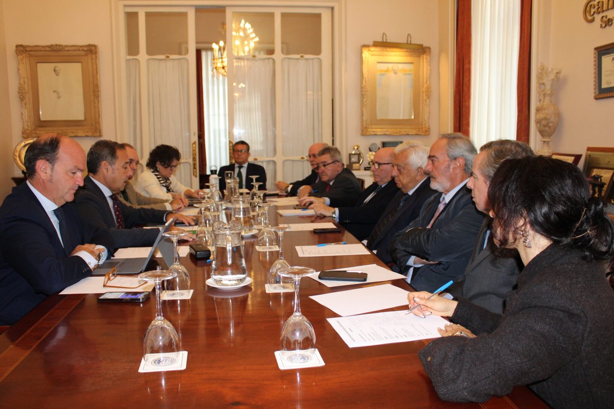 camaradesevilla's tweet image. La @AndaluciaJunta presenta en la @camaradesevilla los #presupuestos de 2026💼

👉La Junta ha elegido hoy la #CámaraDeSevilla como escenario para la presentación de los #Presupuestos autonómicos de 2026. 

🤝En el encuentro, los delegados de la Junta en #Sevilla han expuesto las…