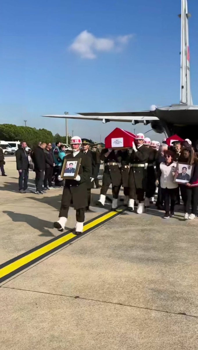 Kahraman Şehitlerimiz, Hv. Uçk. Bkm. Asb. Bçvş. İlker Aykut ve Hv. Uçk. Bkm. Asb. Üçvş. Berkay Karaca’nın naaşları Çorlu Havalimanı’nda karşılandı.

Aziz şehitlerimize Allah’tan rahmet; ailelerine, yakınlarına ve Türk Milletimize sabır ve başsağlığı diliyoruz.