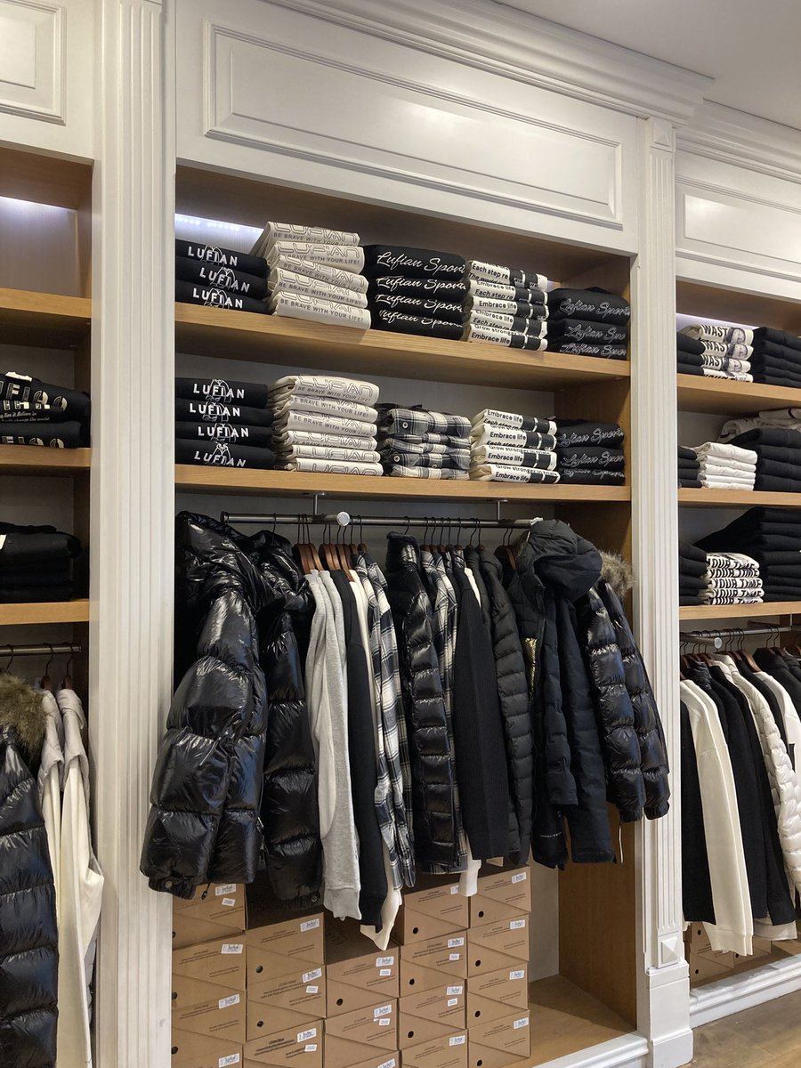 beyzaishere_'s tweet image. Birine benziyorlar😭