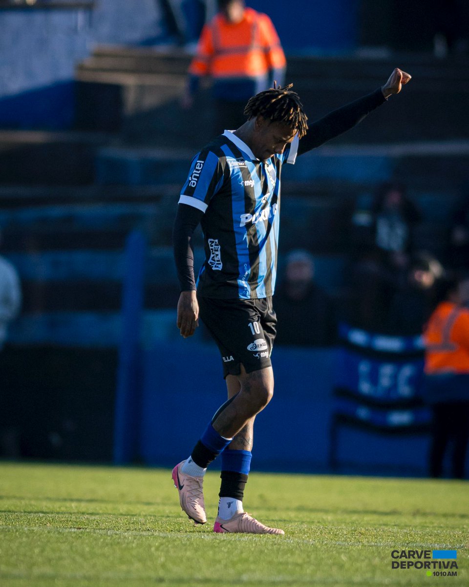 CarveDeportiva's tweet photo. "Liverpool se acostumbró a ganar títulos, lo que manda la historia hoy por hoy es tener el deber de intentarlo y llegar a la final".

Abel Hernández en #Minuto1 

💻https://t.co/eaOYkIJGWz https://t.co/PWxlSbPe8X