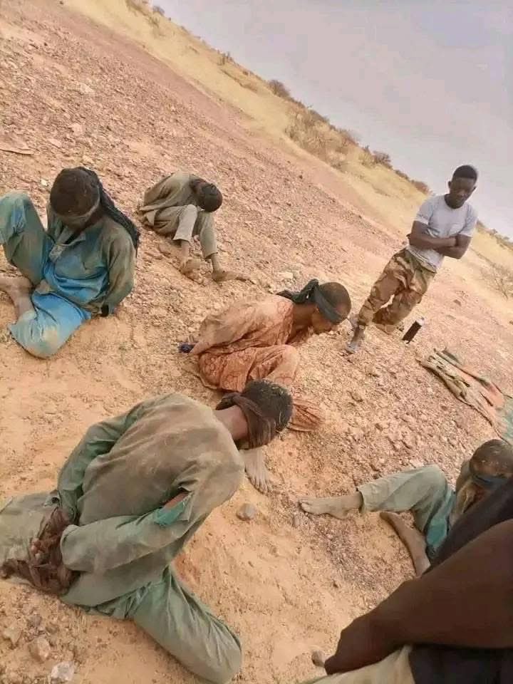 Brimdji's tweet photo. Les commandos qui ont encerclés #Bamako
#AES
#Mali https://t.co/qzOTb7oS48