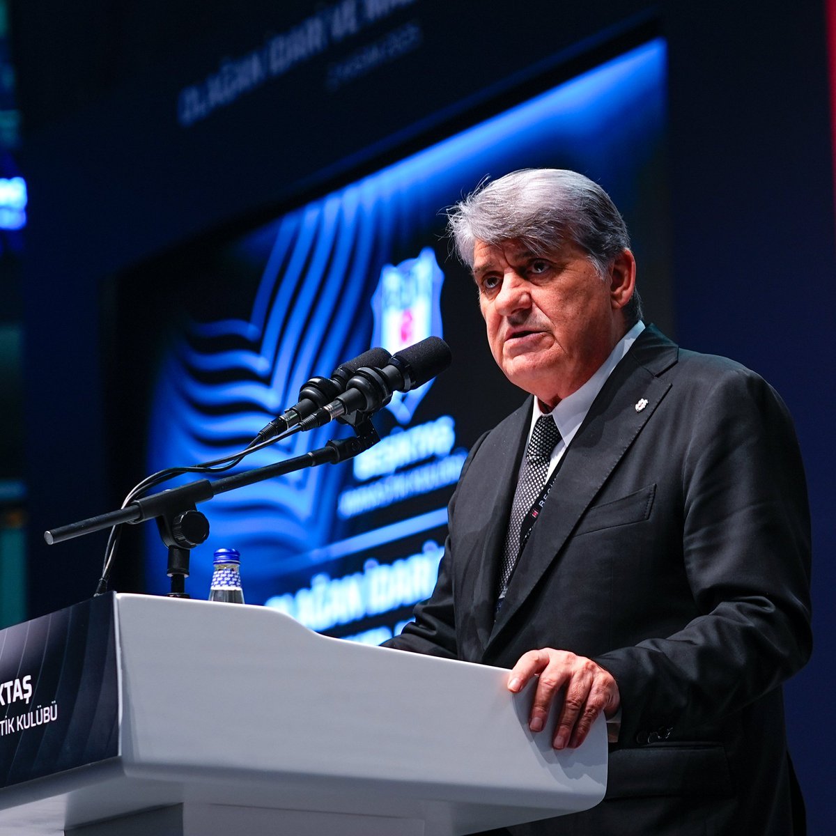 Ali Ece: "Jurasek'ten önce Rafa Silva gidiyorsa o kulüp iyi yönetilmiyordur."

#BeşiktaşBizimDefolunGidin