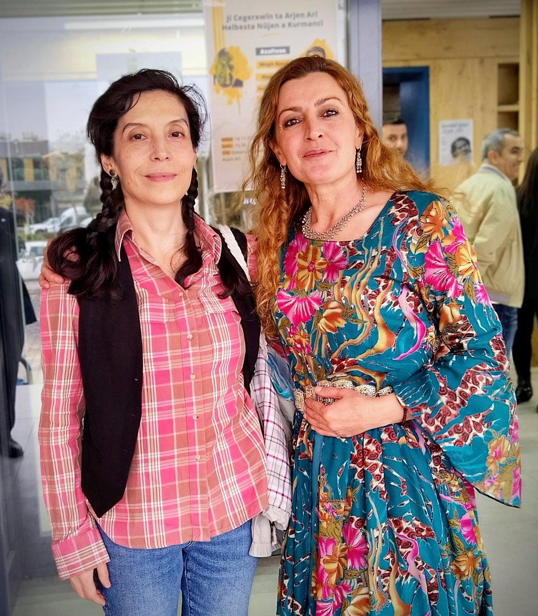 herdem_merwani's tweet photo. Bernameya;Ji Cegerxwîn ta Arjen Arî
helbesta nûjen a kurmancî.
Em kî ne? Neviyê Cegerxwîn in💙
Rojek gelek gelek xweş bû û bila ev bîranîna xweşik bi bi van çend wêneyan li vir be... https://t.co/lN2eihpdkl