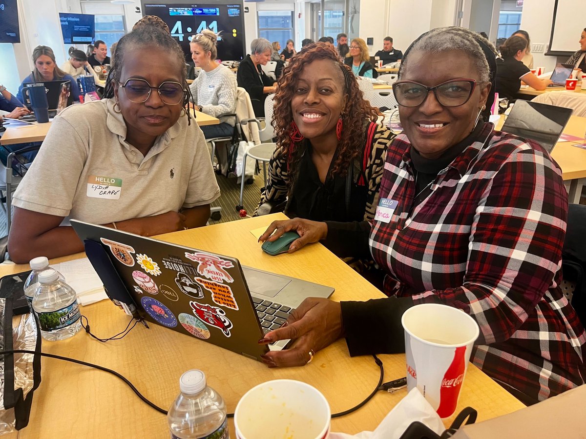 WeVideo's tweet image. We had a blast in Chicago last week chatting and learning with local educators. Keep an eye out for our upcoming events in 2026; we could be heading your way 🥳: wevideo.com/events