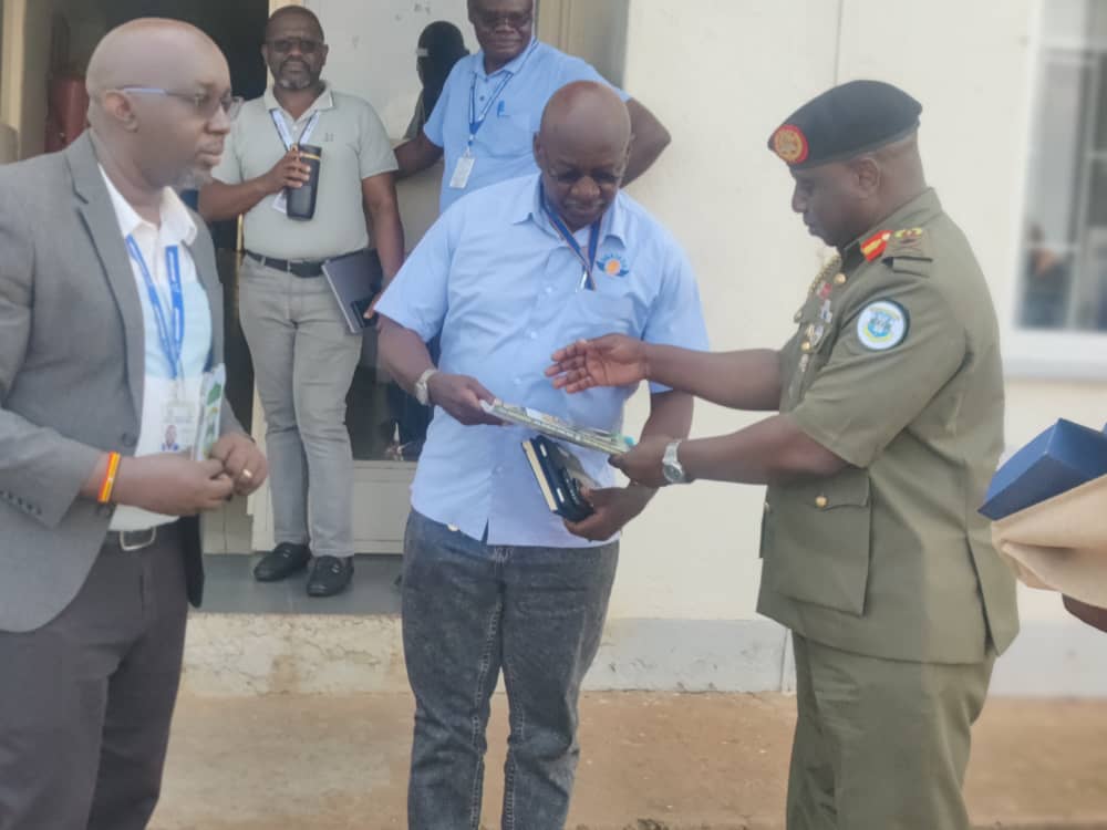 UgandaCAA's tweet image. A team of 100 students and staff from the Uganda Peoples Defence Forces&apos; Senior Command and Staff College in Kimaka visited Entebbe International Airport on November 14, 2025, to enhance their understanding of national development and strategic issues.

 The team was led by the…