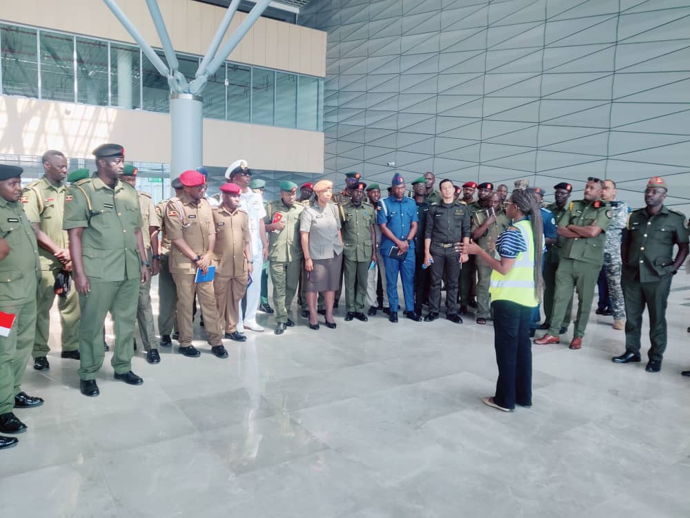 UgandaCAA's tweet image. A team of 100 students and staff from the Uganda Peoples Defence Forces&apos; Senior Command and Staff College in Kimaka visited Entebbe International Airport on November 14, 2025, to enhance their understanding of national development and strategic issues.

 The team was led by the…