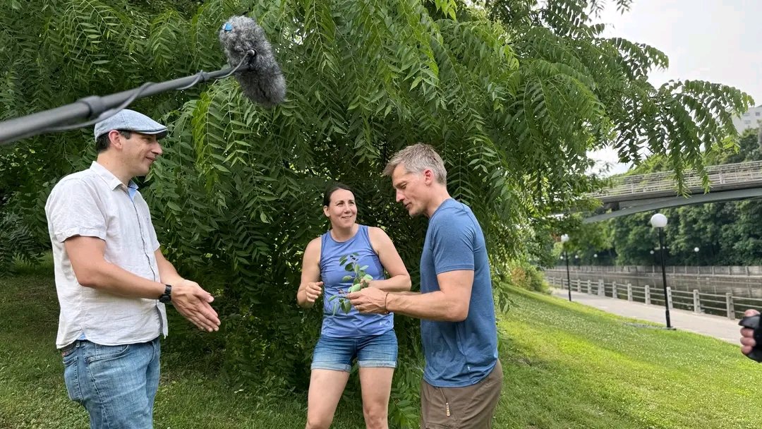 nikcwarg's tweet image. Behind-the-scenes photos from An Optimist&apos;s the Planet s2 in Canada 

📷 Katrina Siks

#anoptimistsguidetotheplanet #illkippers #nikolajcosterwaldau