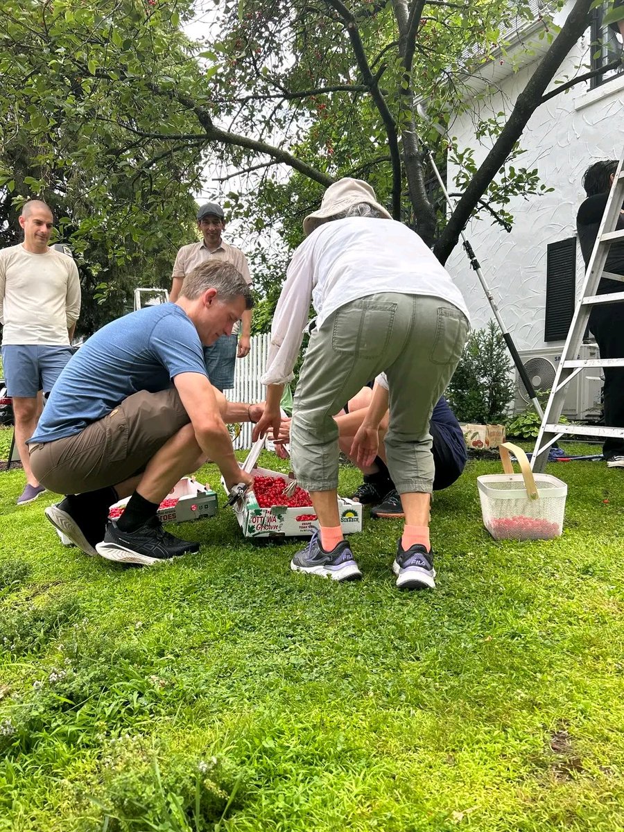 nikcwarg's tweet image. Behind-the-scenes photos from An Optimist&apos;s the Planet s2 in Canada 

📷 Katrina Siks

#anoptimistsguidetotheplanet #illkippers #nikolajcosterwaldau