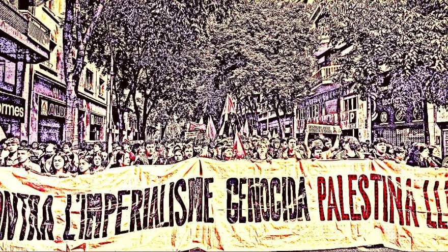 El MS llama a conformar un “frente defensivo de clase” en <a href="/DSocialista_/">Diario Socialista</a>  Necesitamos sumar esfuerzos contra la reacción. Escribo sobre las bases para la unidad de acción con independencia de clase sin dejar de lado el debate sobre su análisis

👇
izquierdadiario.es/Sobre-que-fren…

Hilo 🧵