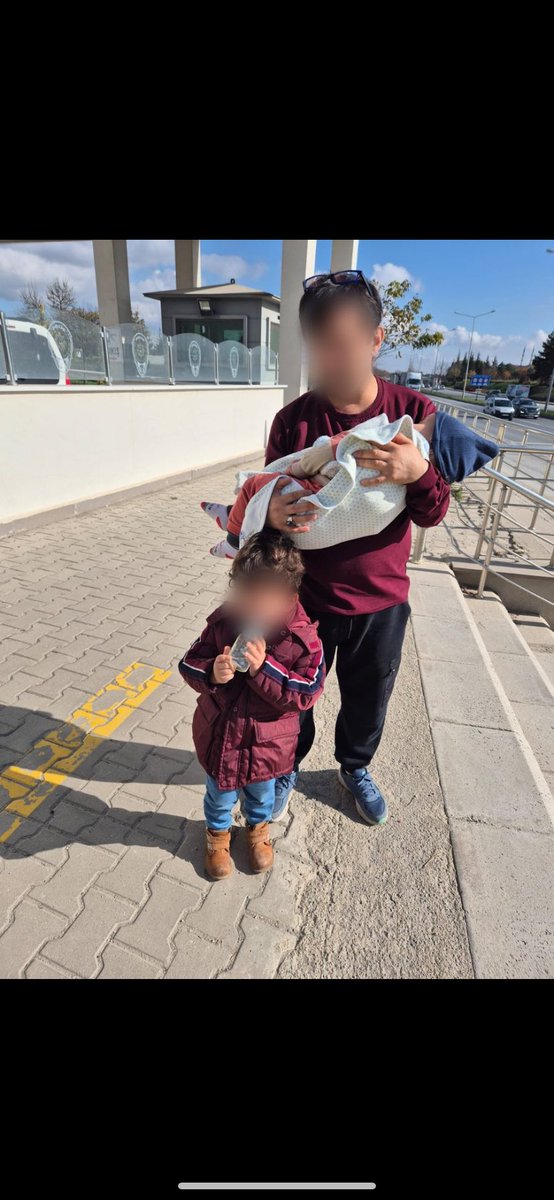 Adam öldürmedi, yolsuzluk hirsizlik yapmadı…Pkk‘lilara yapılmayan muamele yapıldı…gece evinden çocuklarının gözüönünde alindi. Şimdi baba iki masumla eşini bekliyor…

Bu zulme dur deyin artık !

İkiBebek CezaevineGirmesin