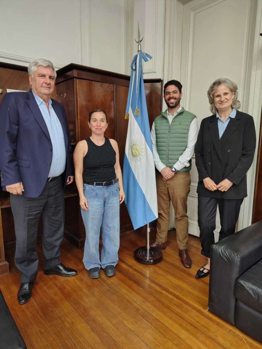 #FiTI y <a href="/OSPA_Pesca/">ObservatorioPesquero</a> se reunieron con el Subsecretario de Recursos Acuáticos y Pesca de Argentina, Juan Antonio López Cazorla, para dialogar sobre oportunidades de colaboración y el fortalecimiento de la transparencia en el sector pesquero argentino 🇦🇷 🌊#TransparenciaPesquera