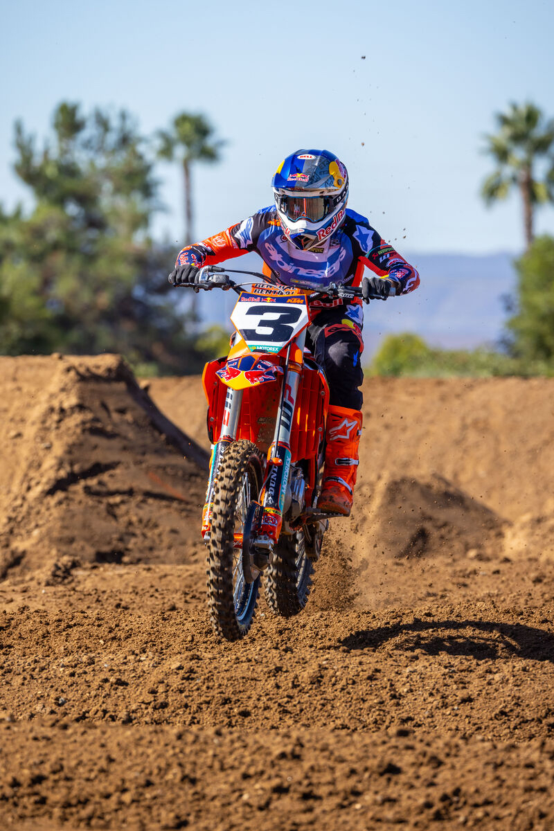 Look for <a href="/elitomac/">Eli Tomac</a> on his new @ktmfactoryracing @ktmusa this weekend at the @fimwsx World Supercross Championship in Vancouver, Canada 🇨🇦

Will he run a “scoop”⁉️

#RideDunlop #RaceDunlop #DunlopFamily #FIMWSX #WSX