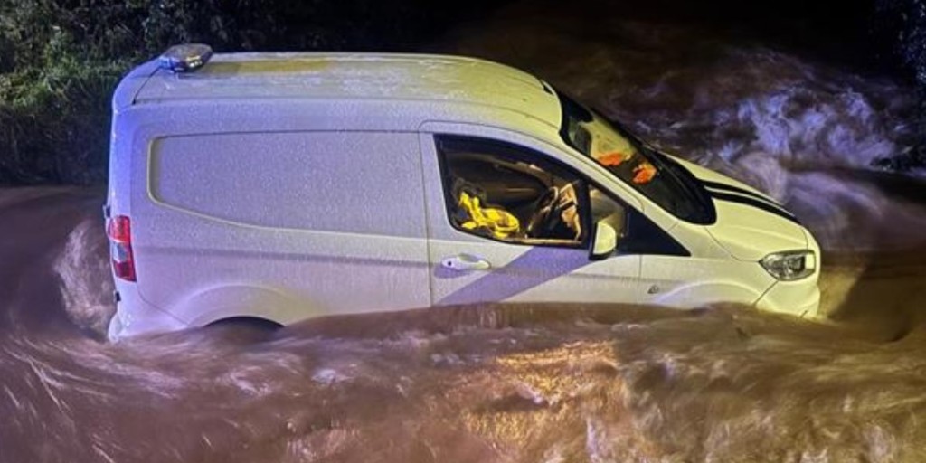 West Midlands Fire Service tweet media