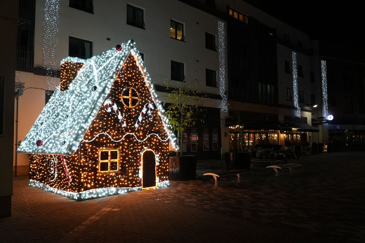 Who's ready to Light Up Leamington? It's the start of the Christmas season this weekend! 🎄

Join us this Sunday for Royal Leamington Spa's Big Lights Switch On!

🎪 Market and rides from 10am
🎤 Entertainment from 1pm
🌟 Lights on at 5.30pm
