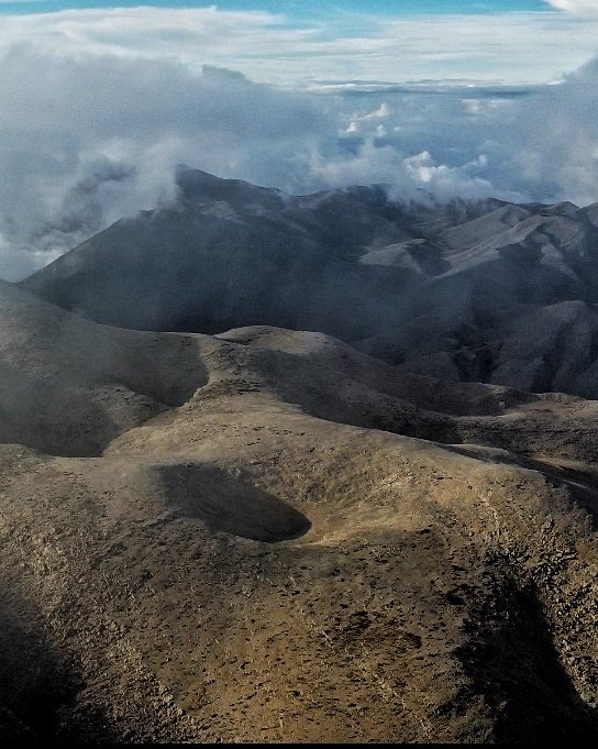 Μπορεί να μην εχουμε ηφαίστεια εδώ, αλλά κρατήρες έχουμε πολλούς.