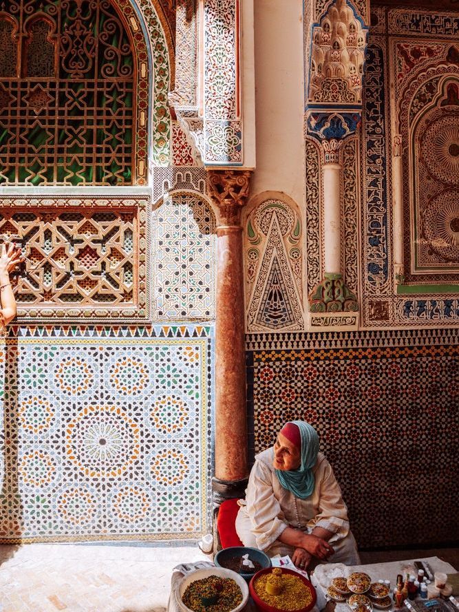 safia_1v's tweet image. قَد كُنت أدعو لكُم والأرضُ قاحلةٌ
                  فكَيف أغفلُ عنكُم ساعة المَطرِ؟❤