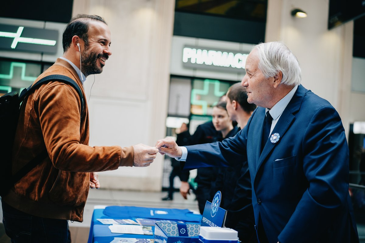 🇫🇷 La mémoire a trouvé sa place au cœur de la gare Saint-Lazare.

Au lendemain du 11 novembre, la gare a accueilli une cérémonie rassemblant <a href="/OmelchenkoVadym/">Vadym Omelchenko</a>, Ambassadeur d’Ukraine en France, <a href="/JeanCASTEX/">Jean Castex</a>, président-directeur général de la SNCF, le général d’armée (2S) Thierry