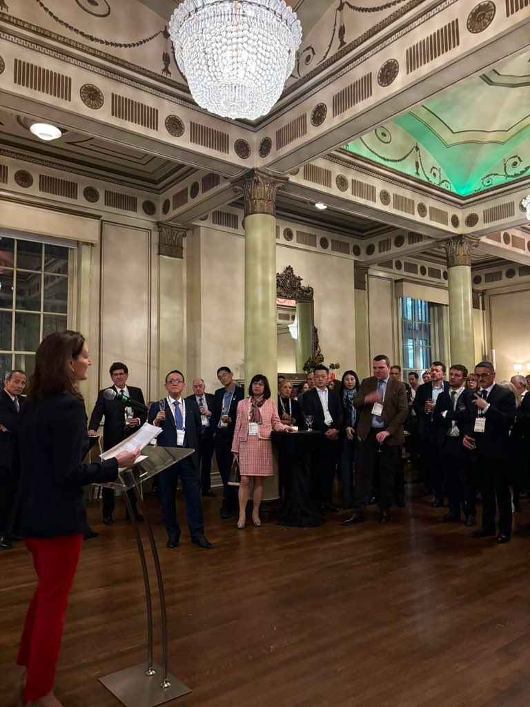 Australia in Canada tweet media