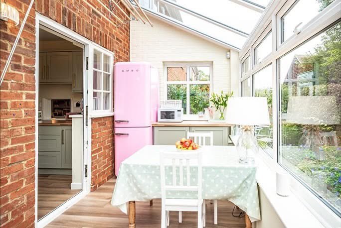 A wonderful modern &amp; contemporary home of style &amp; substance, with garage, of 1,216 Sq Ft (Est), set in beautiful private gardens &amp; with stunning views.
Streatley on Thames, Berkshire / Oxfordshire. 
Price Guide: £665,000.
 
warmingham.com/#/properties/S…

#OpeningNewDoors #Property