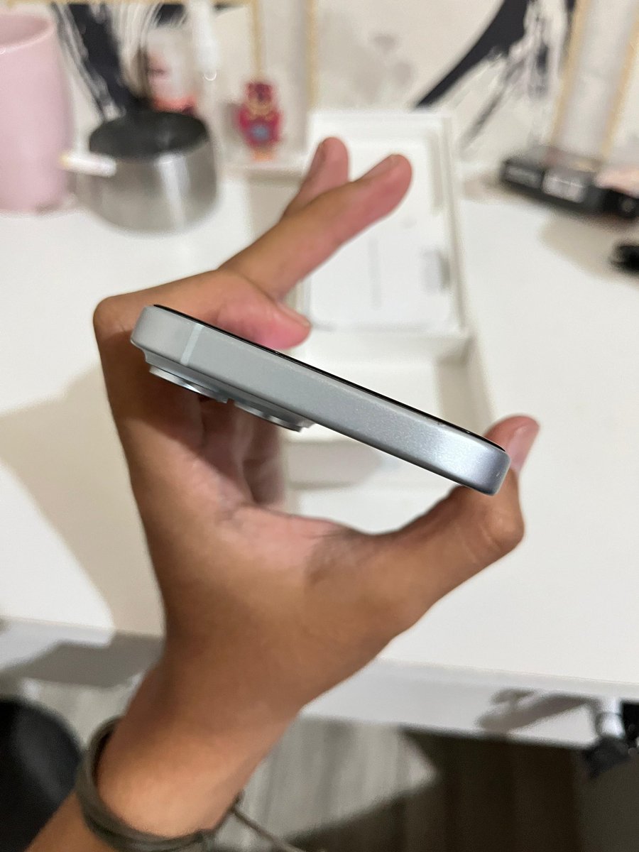 vanilladdictt's tweet photo. WTS
- iPhone 15 128gb blibli
-Pemakaian pribadi (cewe)
- On garansi sampai bulan Desember
- BH 88% awet
- Ada sedikit dent karena case
- Free TG &amp; case banyak
- Price 9.800.000 (nego)
- Jakarta https://t.co/shyrCx2lgT