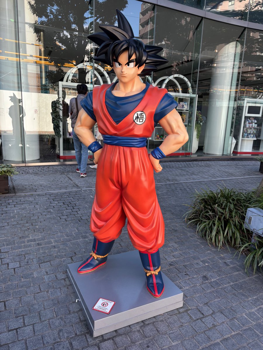 Back from Japan and found the Goku statue in Asakusa! 😍