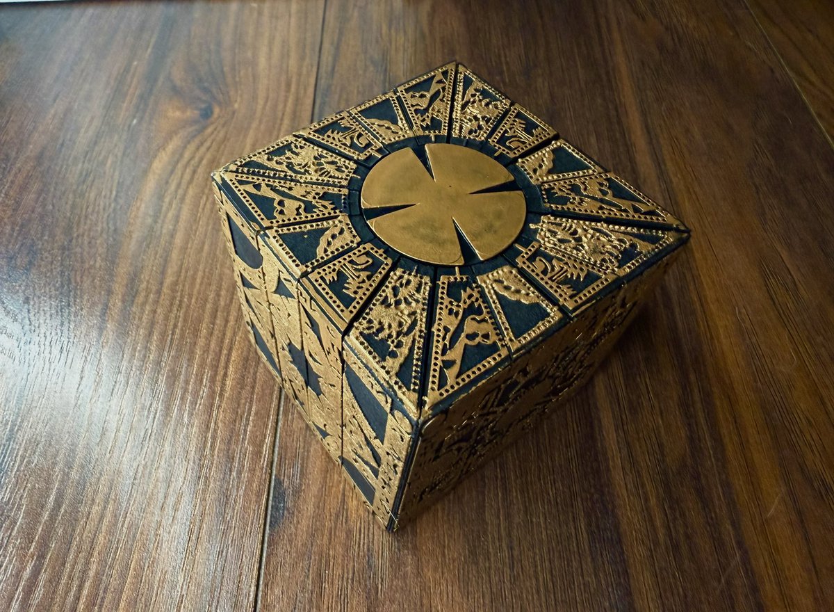 the4kCollectivE's tweet photo. I’ve been into the attic. Found this old puzzle box. I like puzzles. Reckon I should open it ? 🤔
#Hellraiser #PuzzleBox https://t.co/1OkFjb5gtP