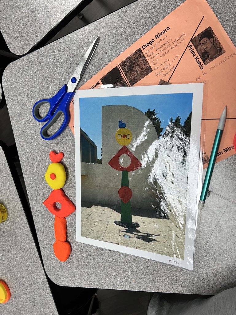 ValleyParkHS's tweet image. 🎨💙 Spanish III got creative this week while learning about Hispanic artists. After studying their styles, students made Play-Doh statue masterpieces inspired by the artwork. Check out their mini creations! 💙🧡 #LimitlessLearning #VPPride
