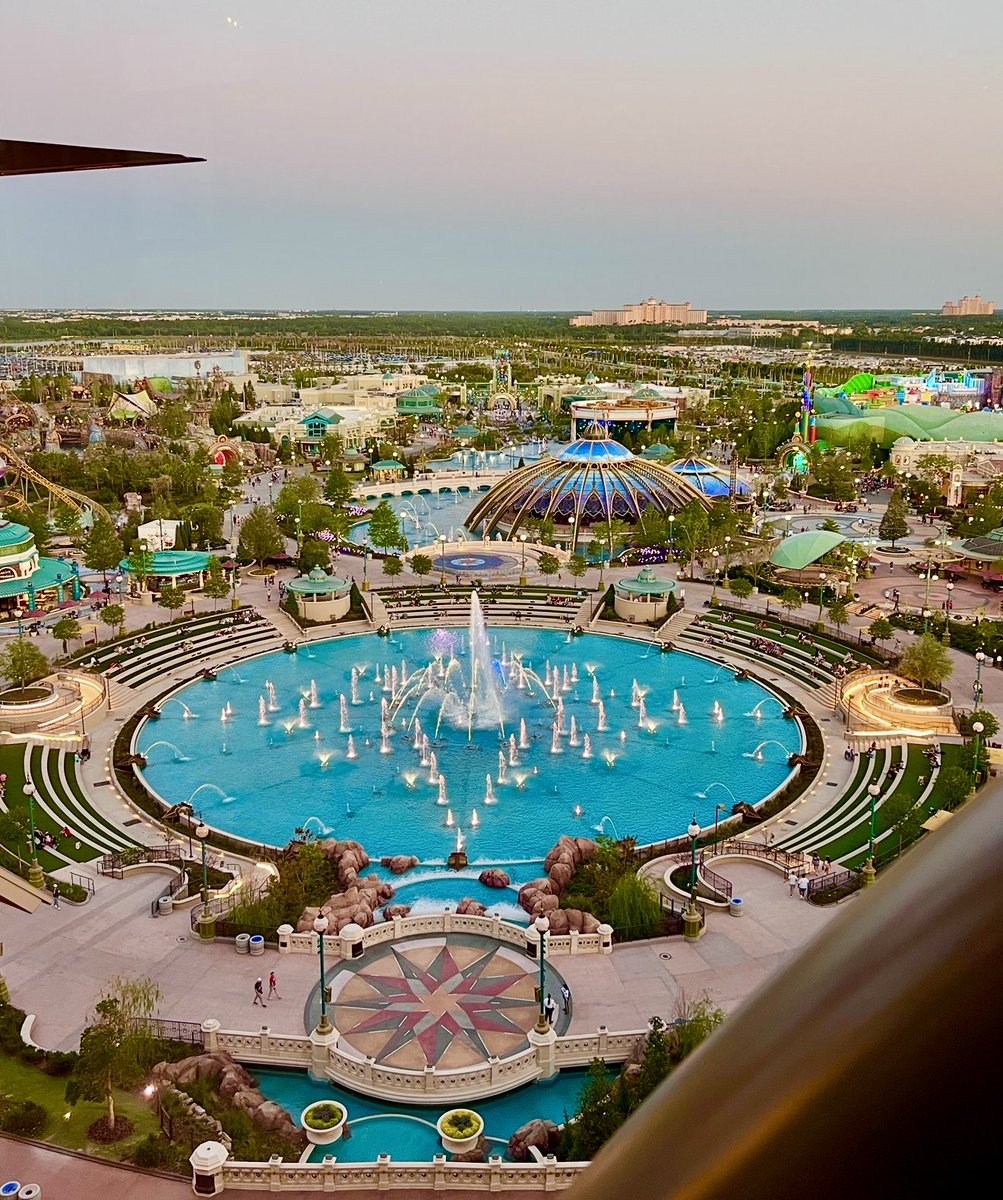 ThemeParkShark's tweet image. 🚨 NEW OFFERING: Bar Helios at Universal Helios Grand Hotel is now offering HAPPY HOUR! 🥂 “Golden Hour” is offered Monday-Thursday 4pm-5:30pm with food and drink specials! Perfect spot to enjoy Epic views!