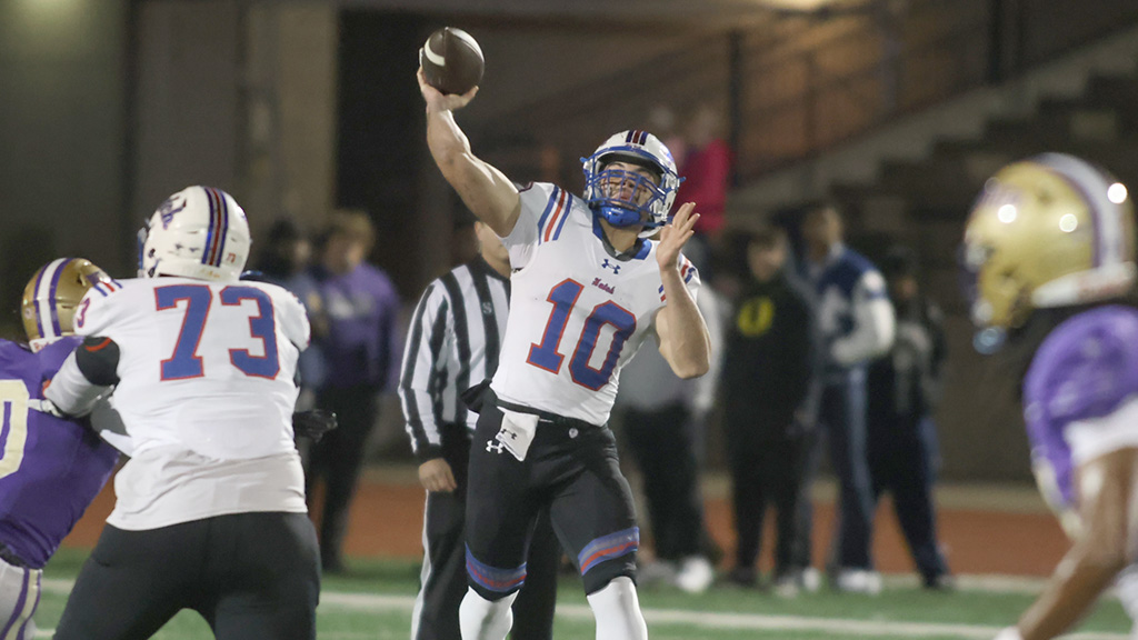 bluedragonsport's tweet image. The No. 1-ranked Blue Dragon football team travels to Highland on Saturday to play the Scotties. Check out the game preview. #BreatheFire

hutchinson.prestosports.com/sports/fball/2…