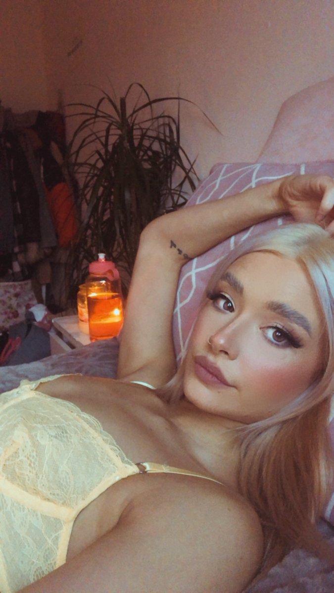 I love being hot &amp; rich 💛🌧️🎀